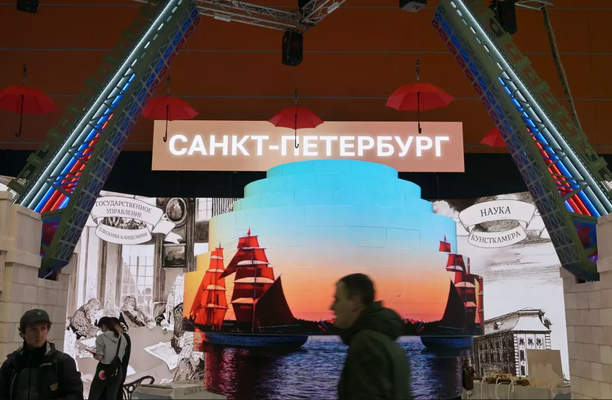 Аудиогид с голосом Евгения Плющенко ведет посетителей на выставке «Россия»