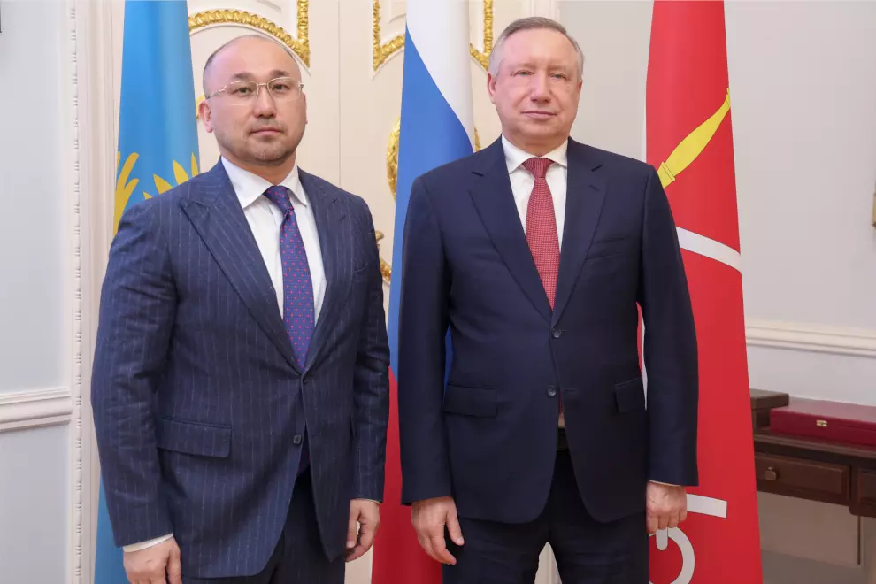 Александр Беглов провел встречу с послом Казахстана в России