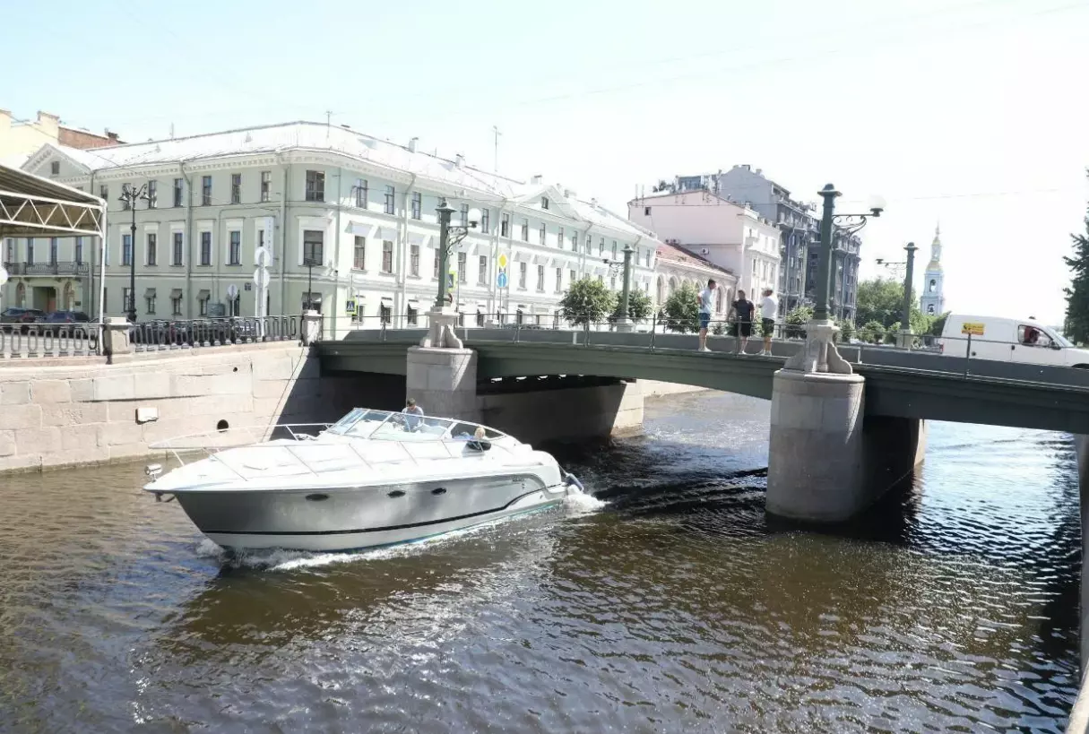 1 514 судна прошли под мостами Санкт-Петербурга 
