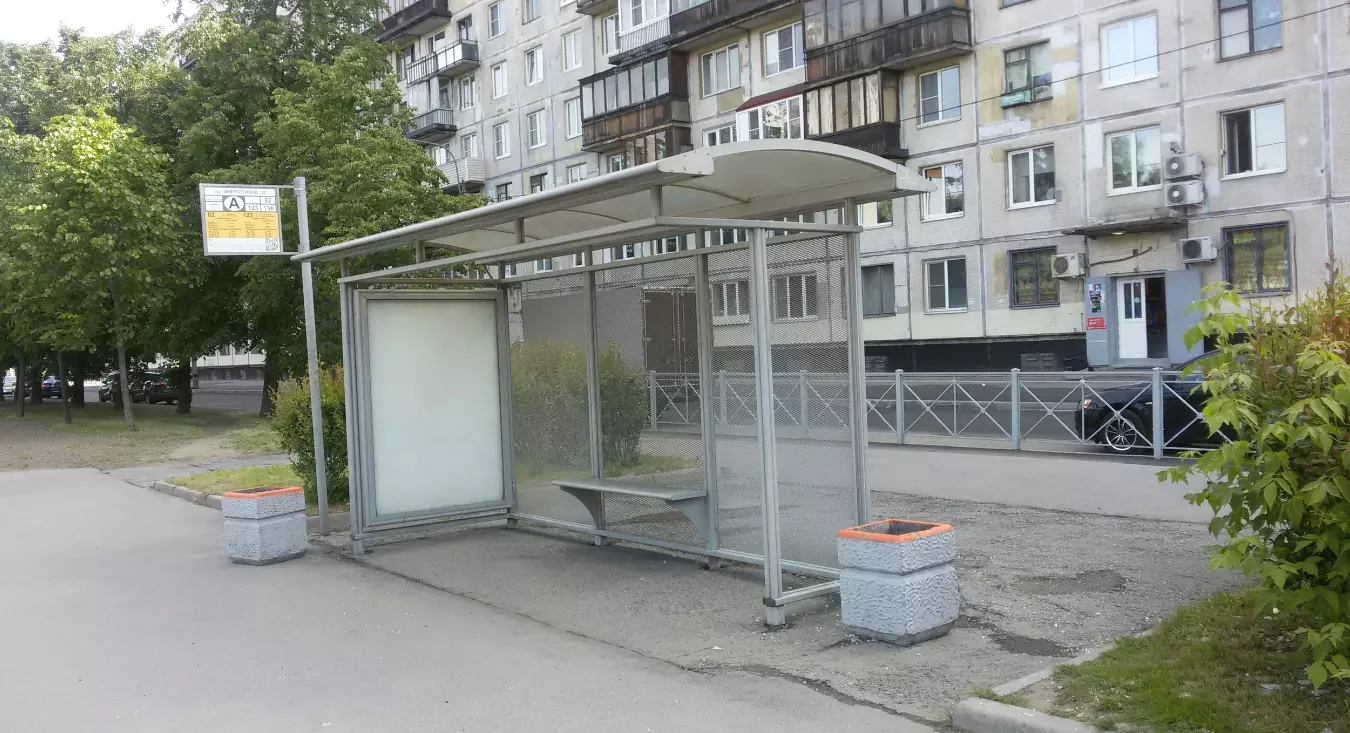 В Выборгском и Московском районах перенесут 2 автобусные остановки