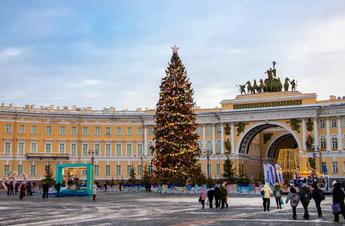 Фотозону на Дворцовой площади откроют в преддверии Нового года