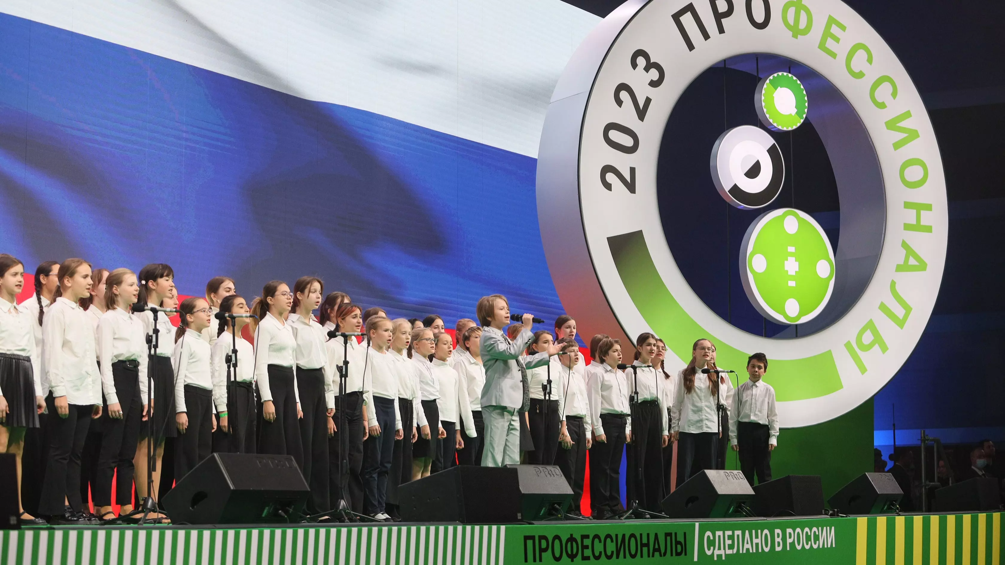 Школьники и студенты из всей России присоединились к чемпионату "Профессионалы" в количестве почти 700 человек