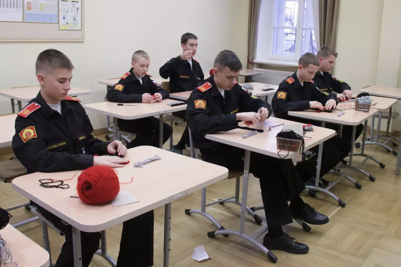Посылки для участников СВО собрали воспитанники Санкт-Петербургского СВУ 