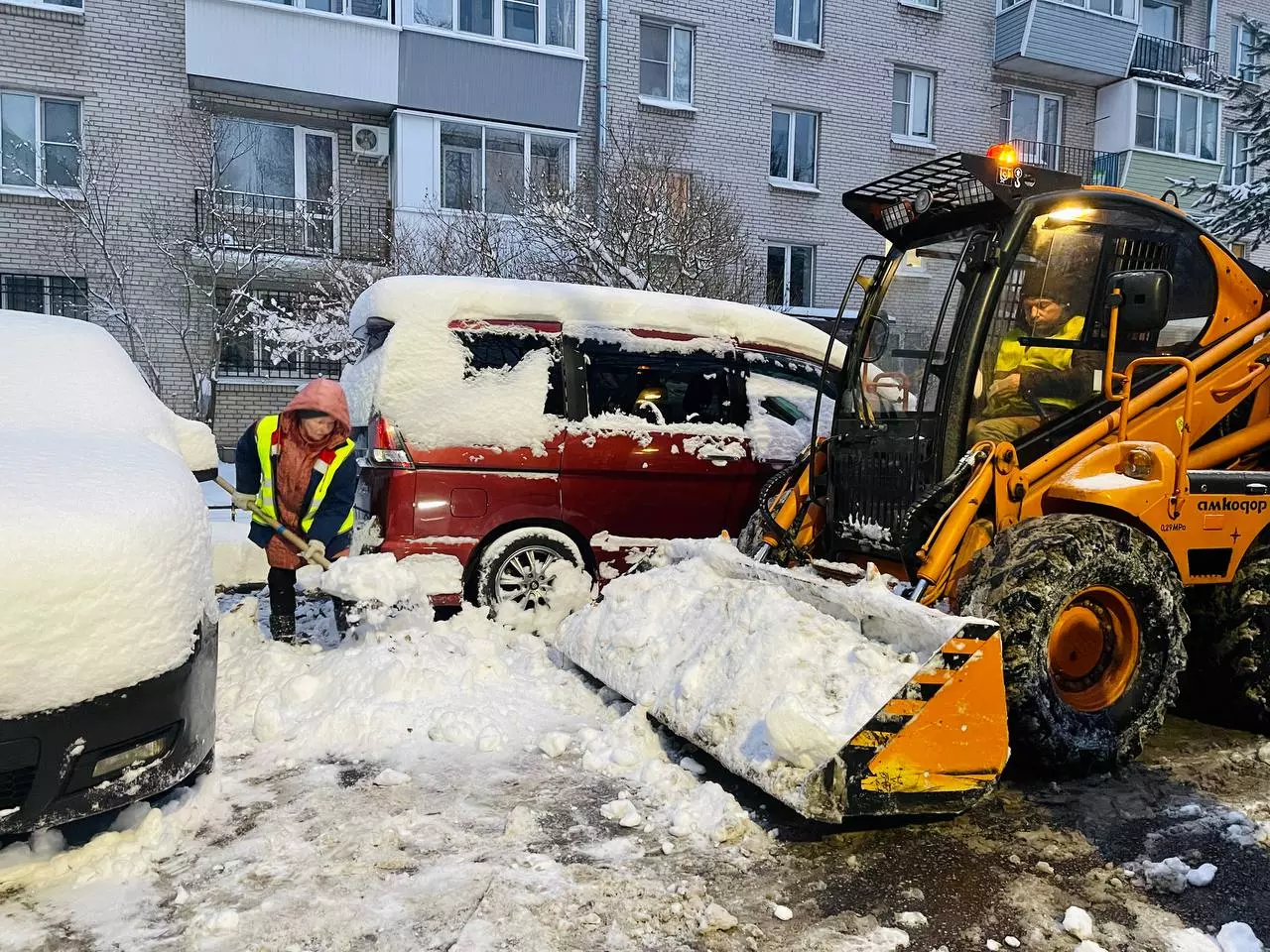В Петродворцовом районе проведена проверка уборки снега