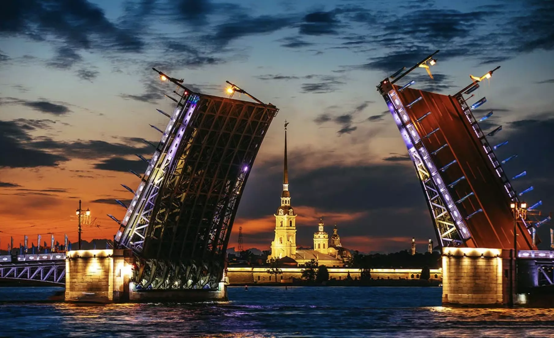 Около 9,4 млн туристов посетили Санкт-Петербург в 2023 году