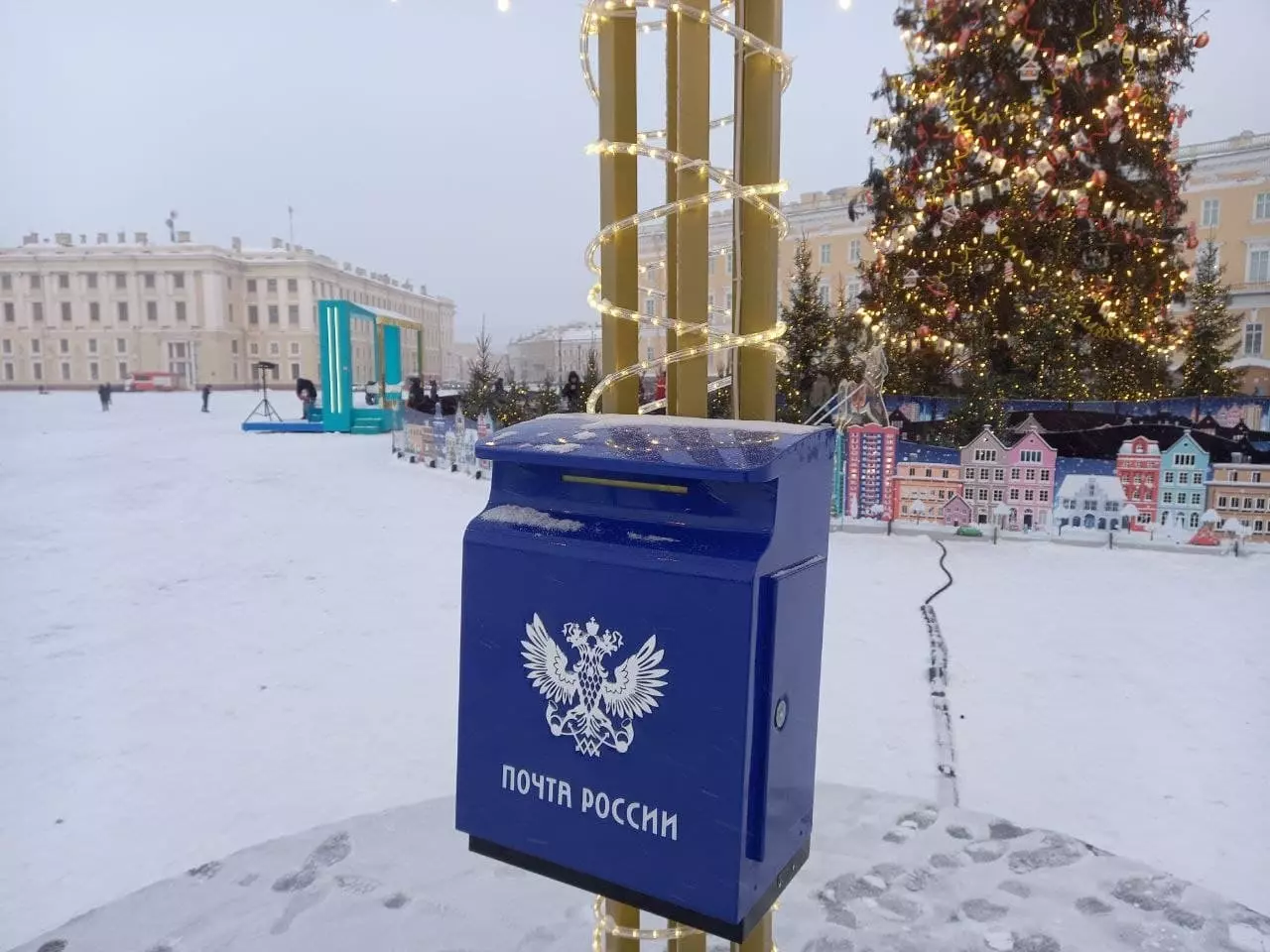На Дворцовой площади активно работает «Новогодняя почта»