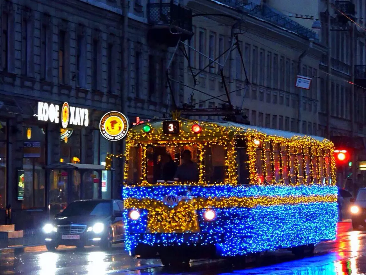На новогодние праздники пассажиры совершили 22 млн поездок на общественном транспорте Петербурга