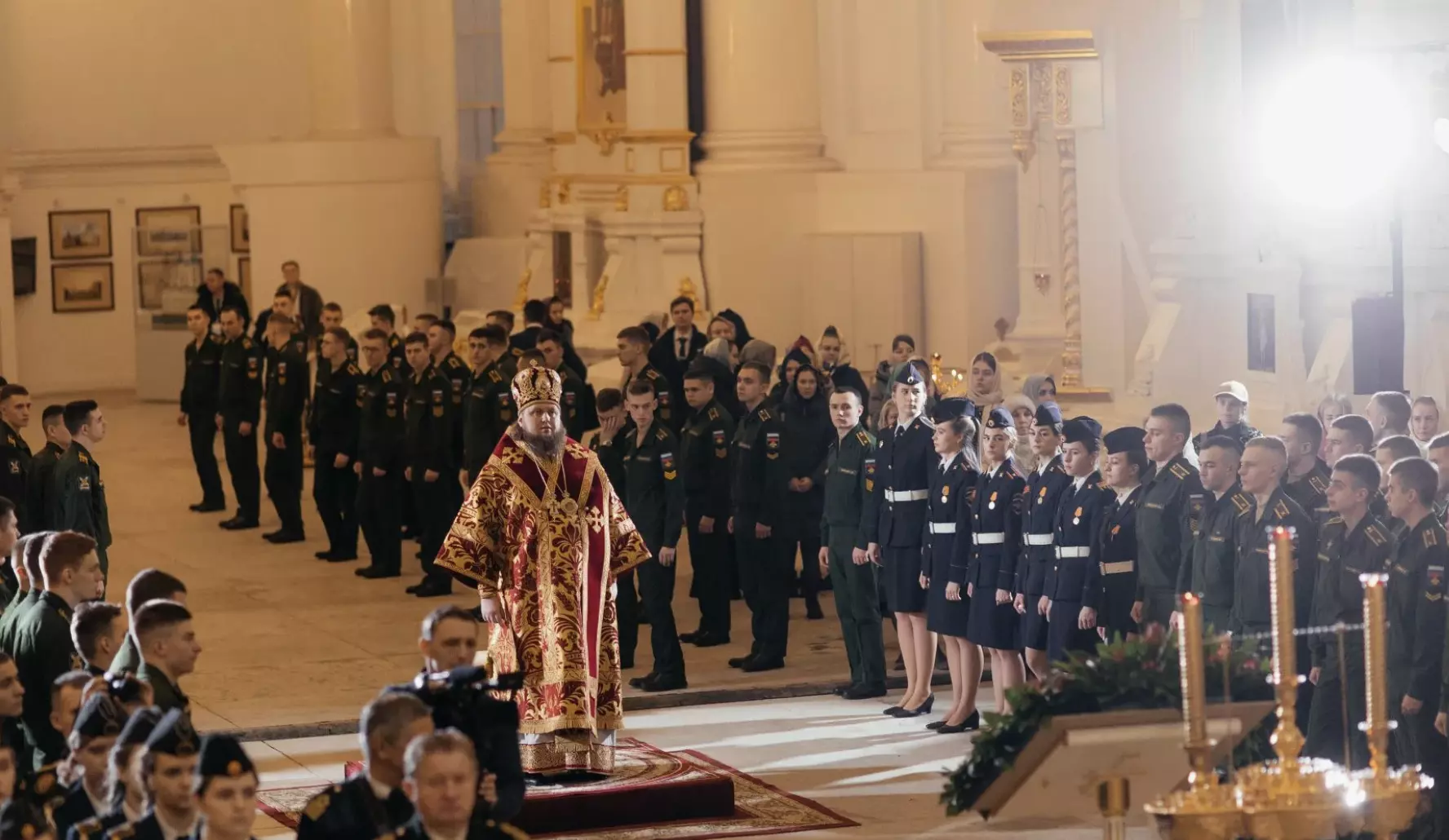 В Смольном соборе прошла литургия посвященная Дню российского студенчества