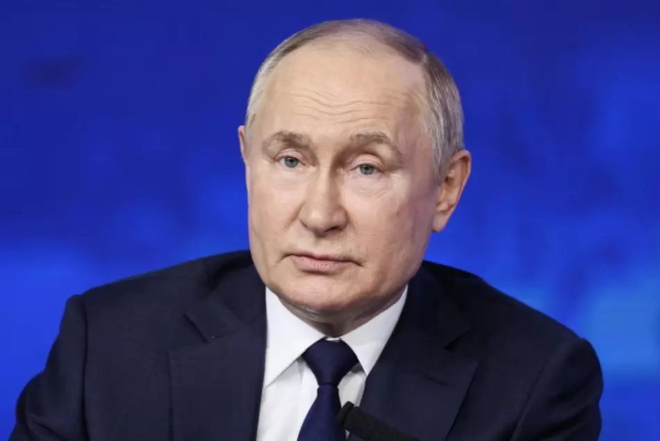 Путин поручил продолжать развивать Донбасс и Новороссию