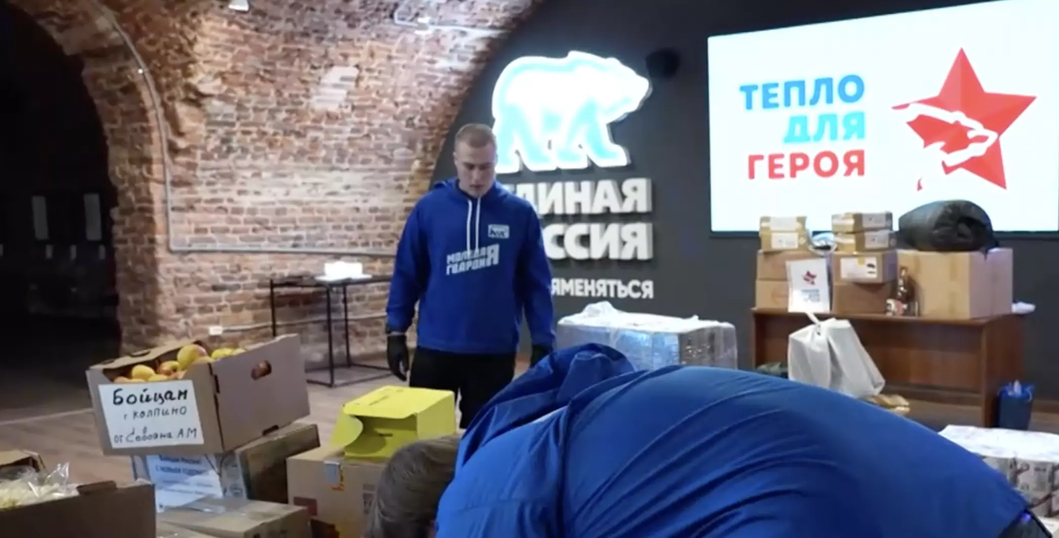 Ко Дню защитника отечества Петербуржцы отправили посылки на передовую