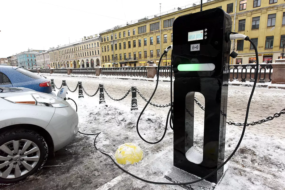 Количество электромобилей в Петербурге за год выросло почти в три раза