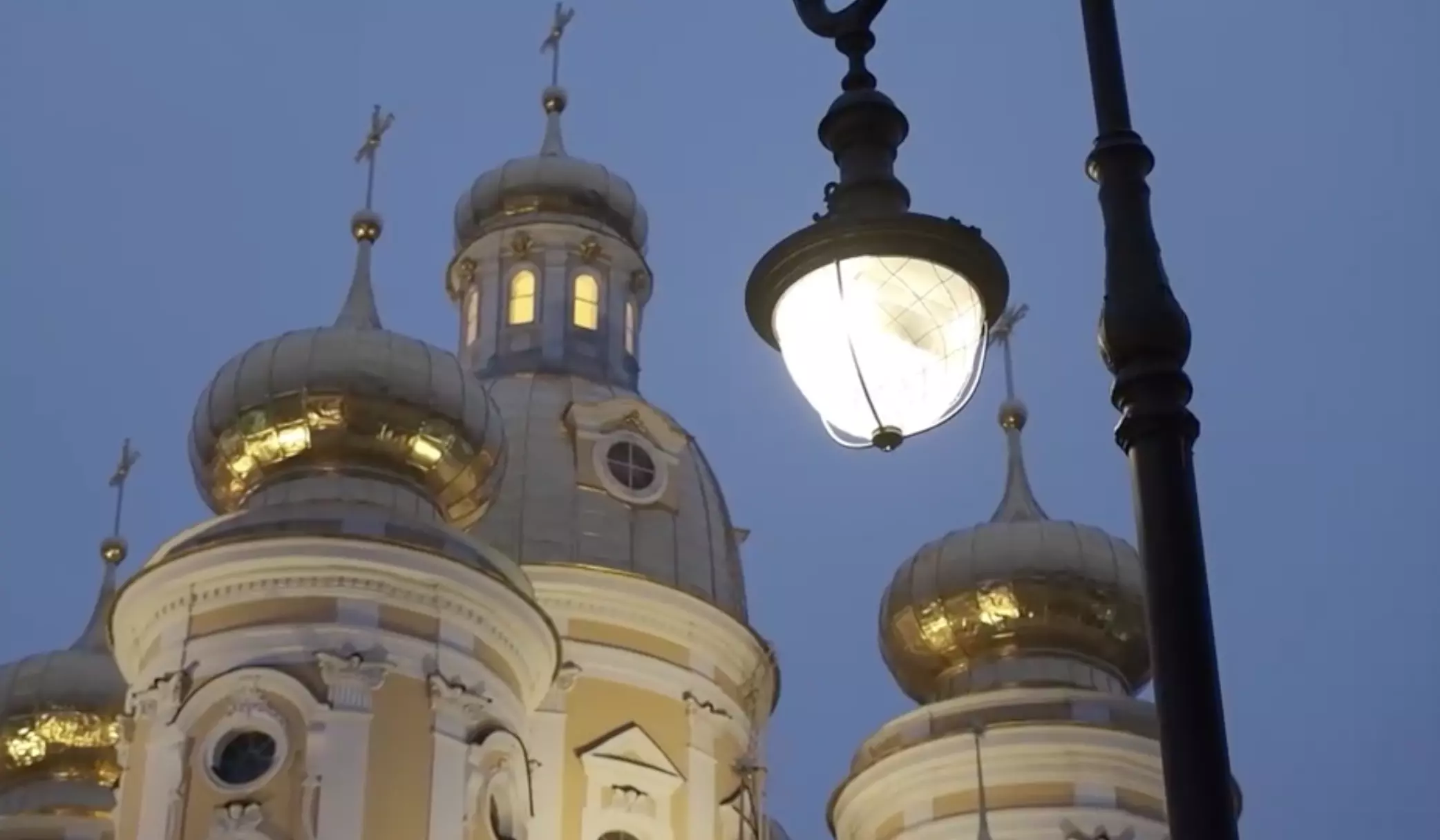 Инновационные светильники установили в Кузнечном переулке