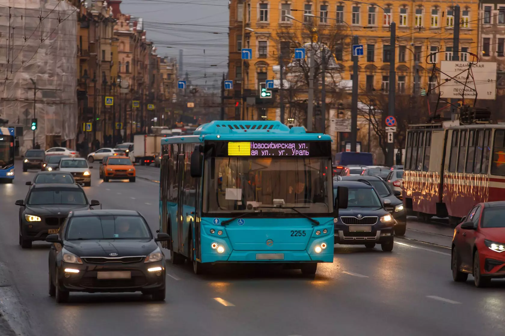 Первый пассажирский транспорт на метане вышел на улицы Петербурга десять лет назад