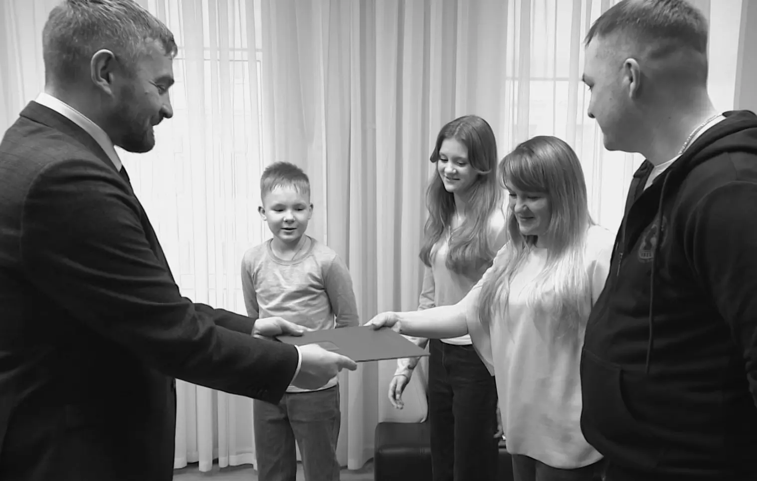 Семья Брусничиных стала тысячным обладателем сертификата на приобретение жилья 