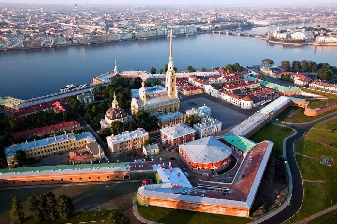 Петербург празднует 321 день города