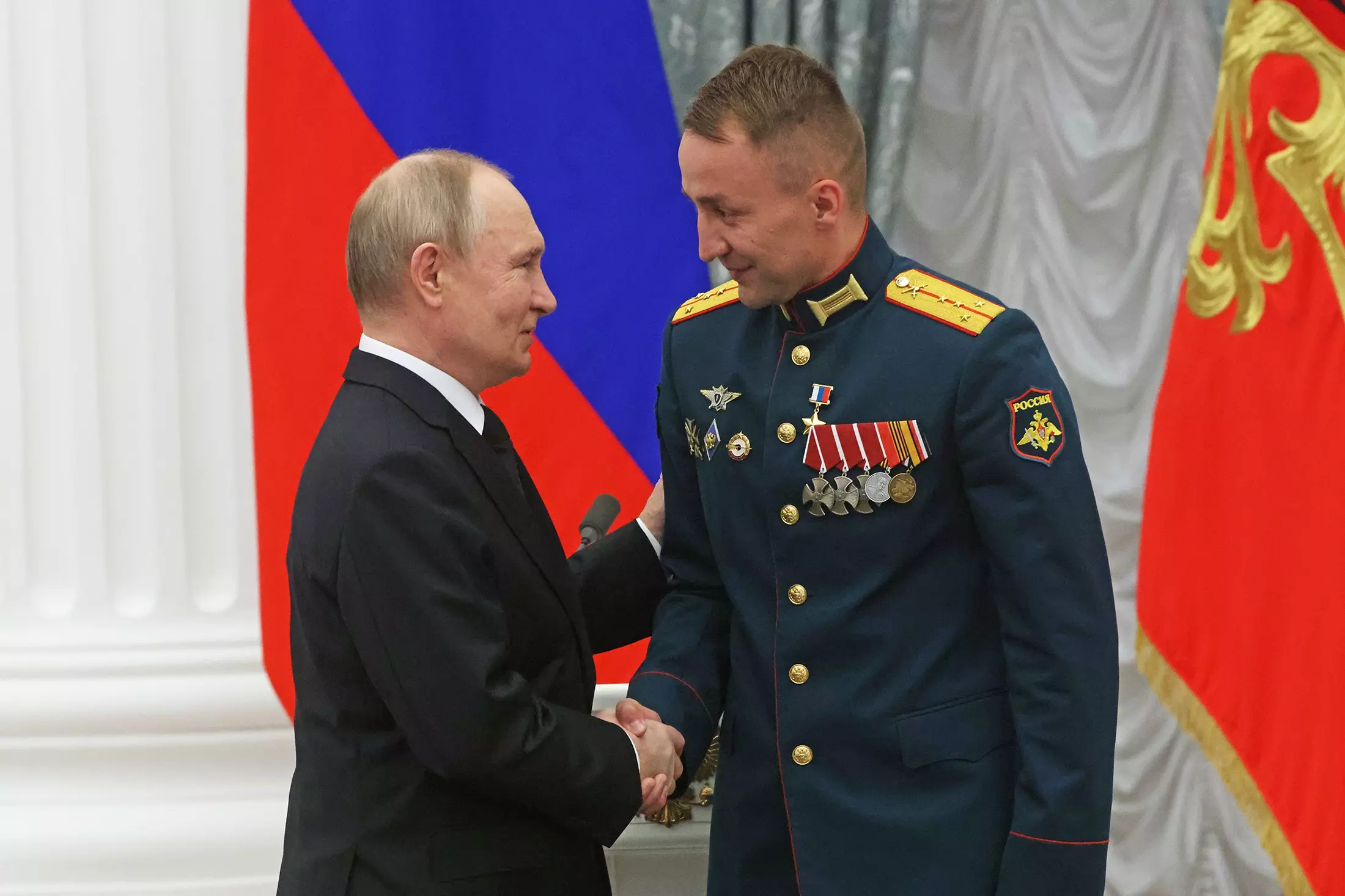 Президент РФ вручил высшие государственные награды России