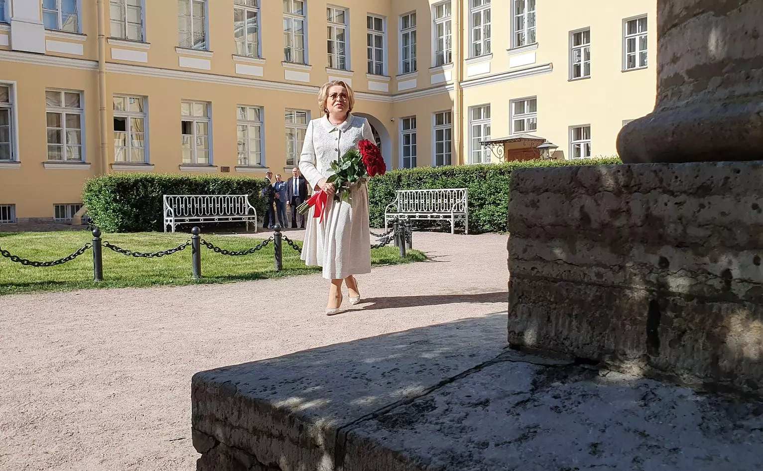 Валентина Матвиенко возложила цветы к памятнику Александра Пушкина