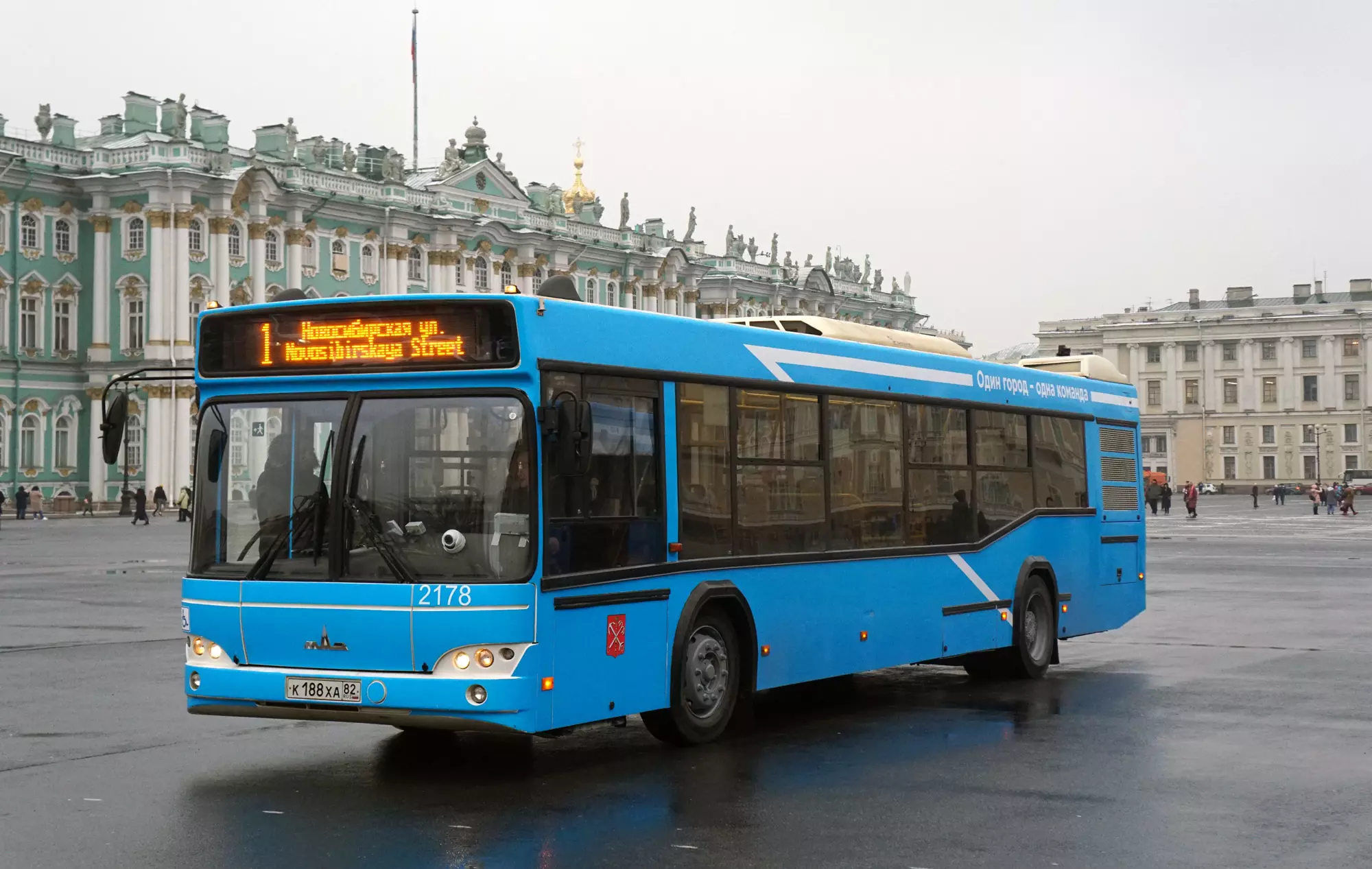 За 2024 год в Петербург поставили более 400 новых автобусов