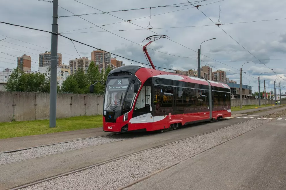 Эксперимент по запуску беспилотных трамваев станет первым проектом