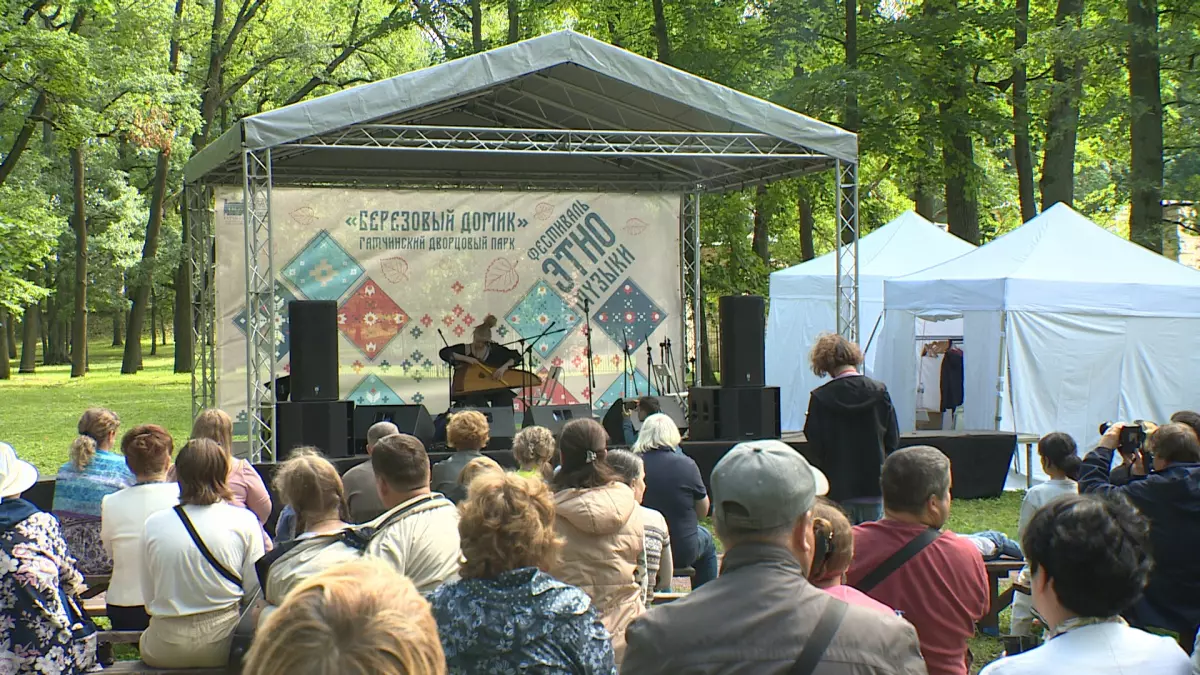 В Дворцовом парке прошел фестиваль этно-музыки «Березовый домик»
