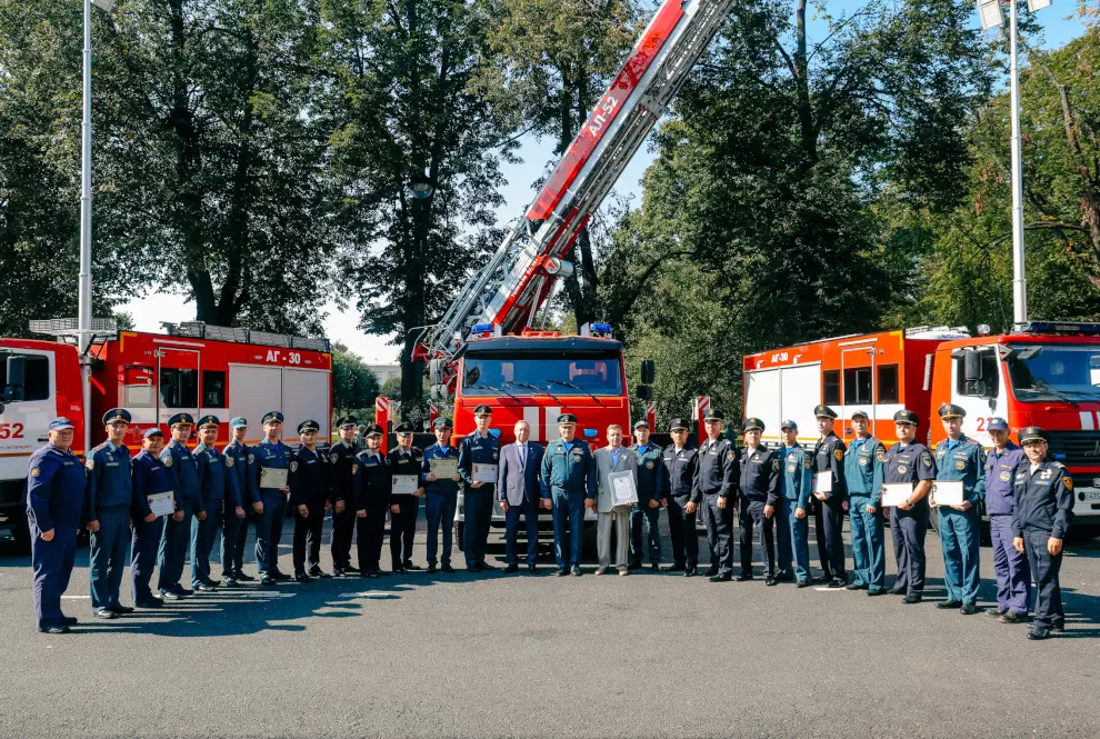 Санкт‑Петербургскому пожарно-спасательному гарнизону передали новую технику