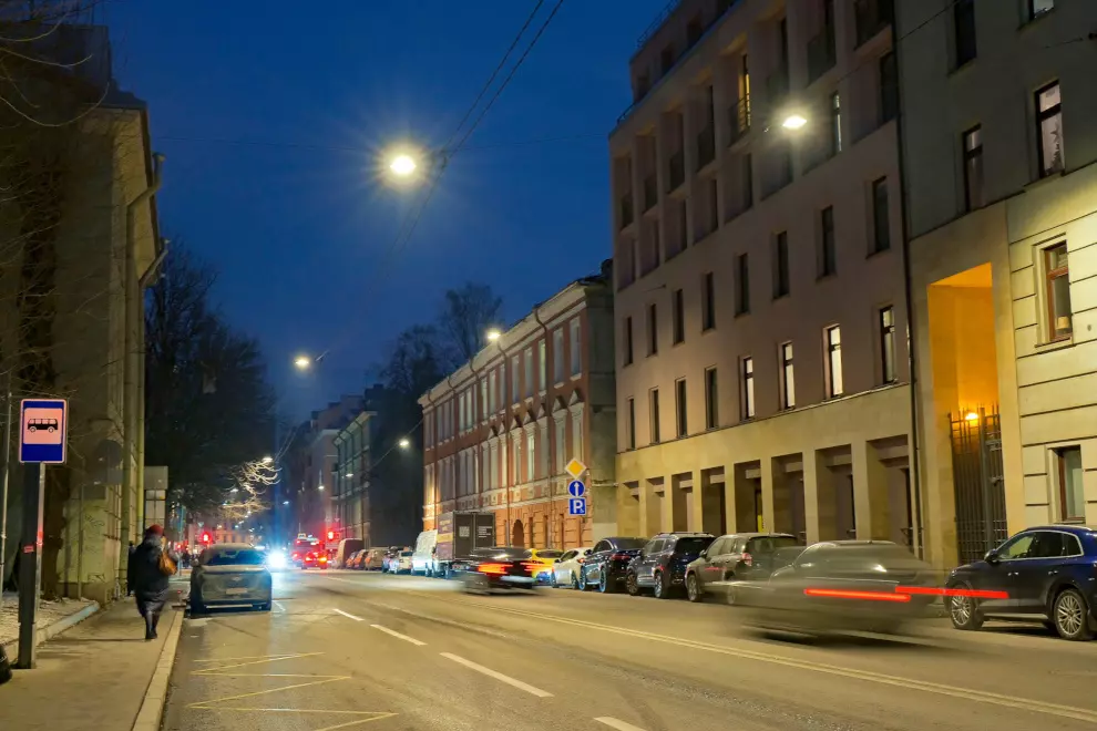 В Петроградском районе завершена модернизация системы наружного освещения