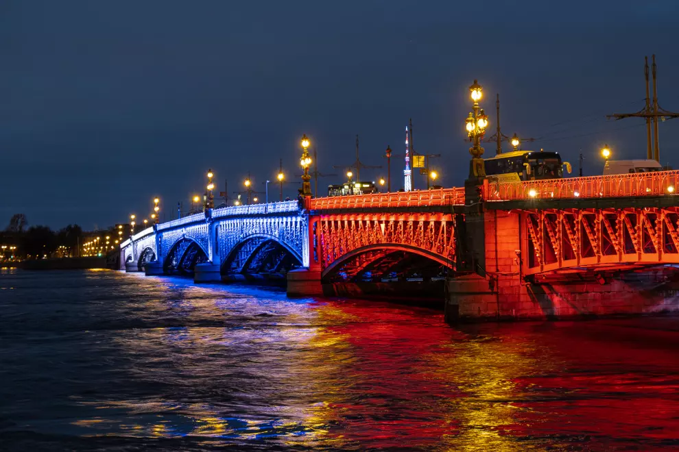 Художественной подсветкой окрасятся три петербургские переправы 