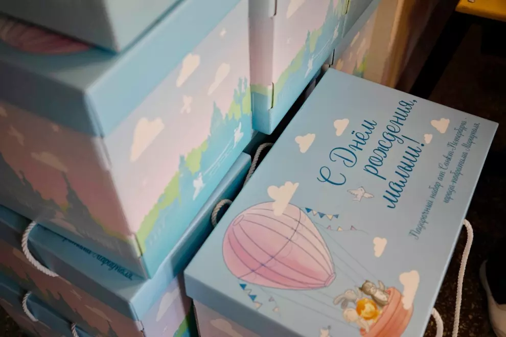Подарочные наборы «С днём рождения, Малыш!» вручили семьям с новорожденными в Мариуполе