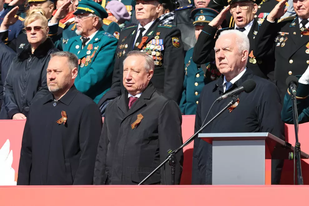 На главной площади Петербурга прошел военный парад