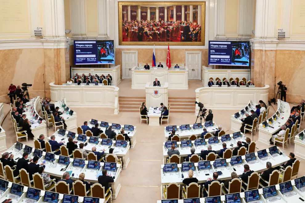 Петербург возвращает под свой контроль уборку города