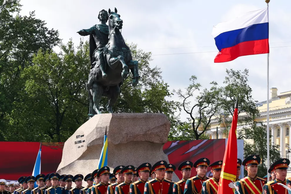 В 322-й день рождения состоялось традиционное возложение цветов к Медному всаднику