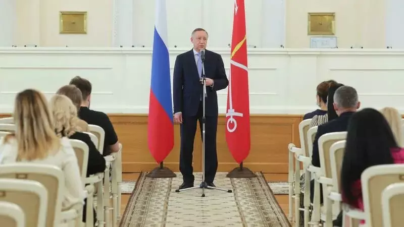 Лучших социальных работников города наградили в Смольном 