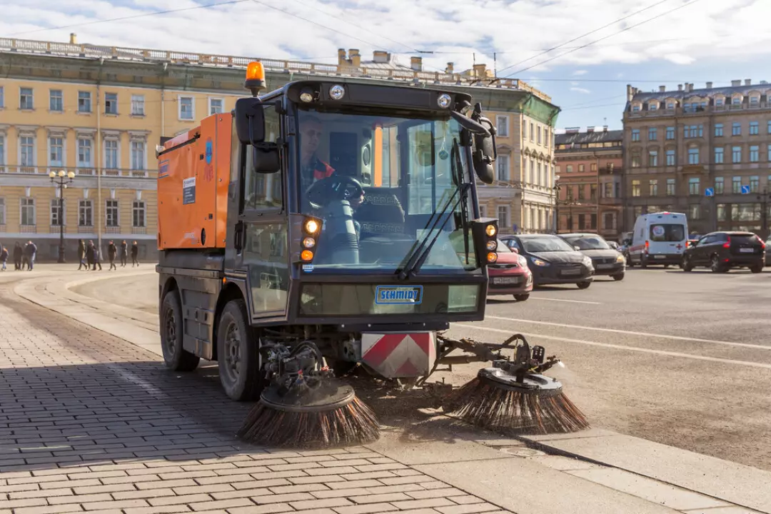200 работников и 100 единиц техники сохранят чистоту города во время «Алых парусов». Городские службы обеспечат порядок до, во время и после мероприятия, сообщил Александр Беглов.
