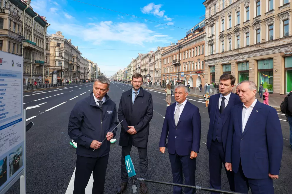 Закончен ремонт и дан старт сквозному автомобильному движению на Невском проспекте