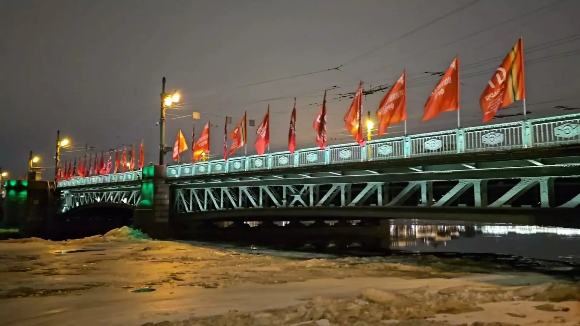Световое оформление в цветах Ленты Ленинградской Победы получат мосты города
