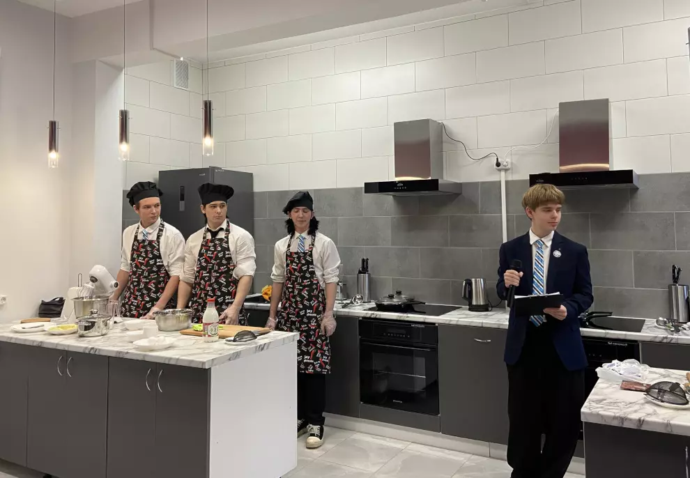 В гимназии № 441 открылось пространство для кулинарных мастер-классов «Кухонный театр»