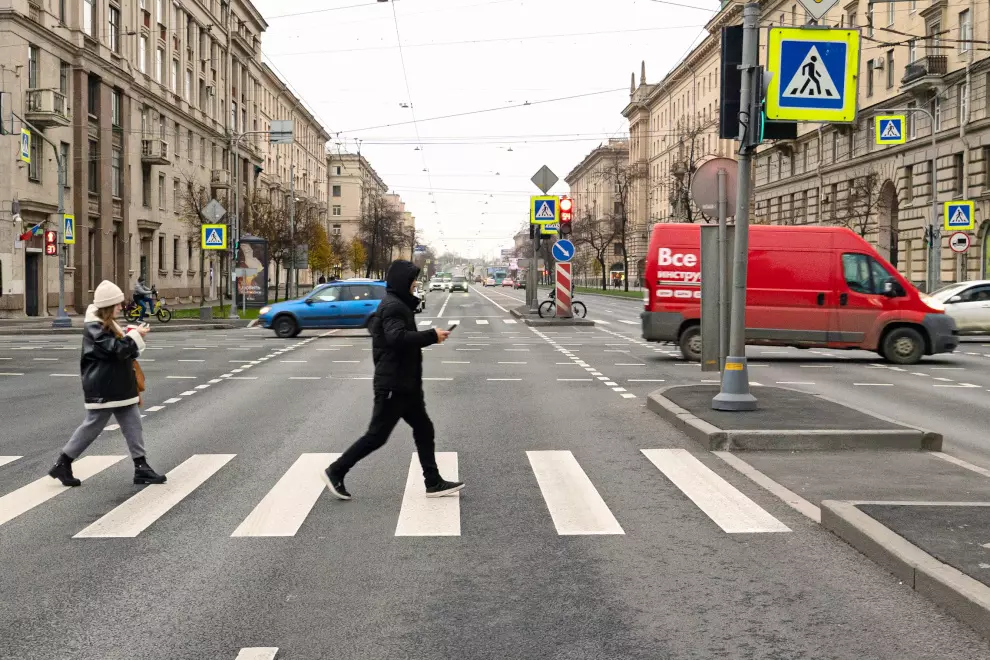 Дорожники привели в нормативное состояние проспект Стачек в Кировском районе