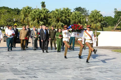 Александр Бегловнна Кубе отдал дань уважения советским воинам-интернационалистам