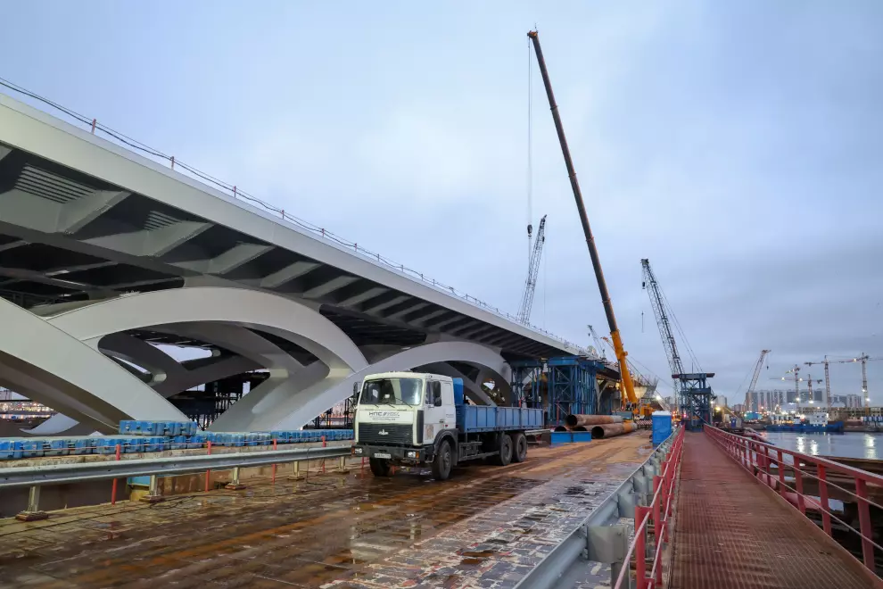 Монтаж пролетной конструкции Большого Смоленского моста по плану завершится до начала навигации