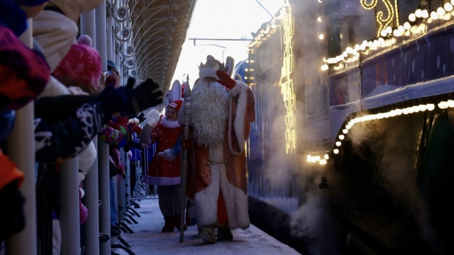 В праздничные дни поезд Деда Мороза сделает остановки в Петербурге