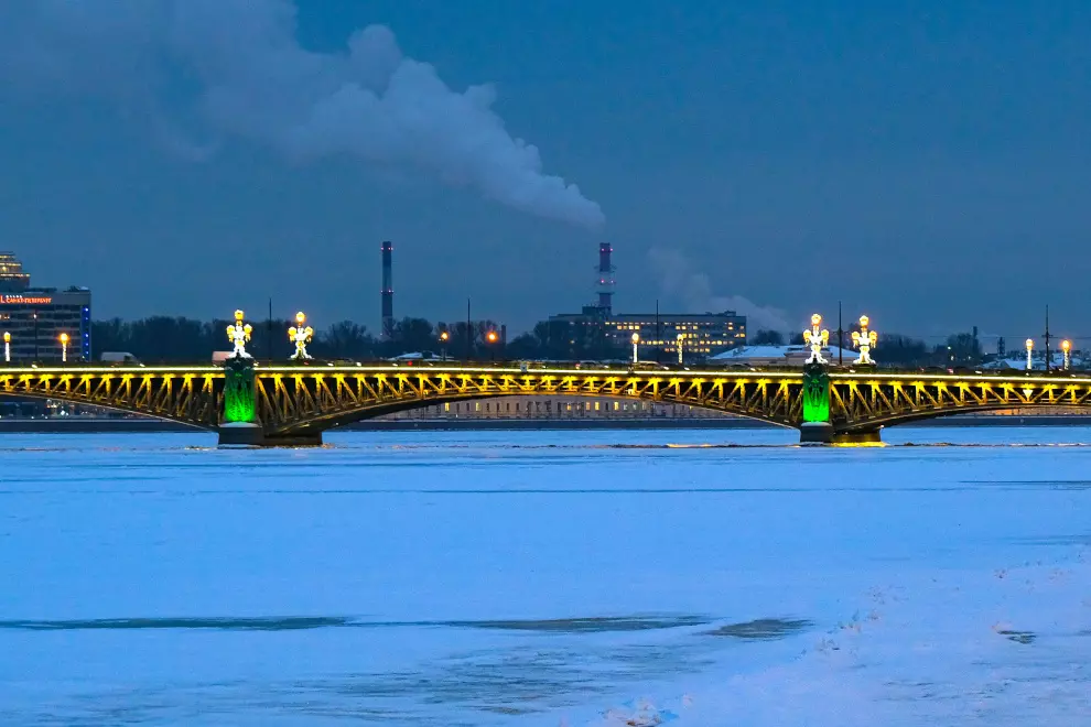 Художественная подсветка Дворцового, Троицкого мостов и моста Бетанкура будет переведена в специальный режим