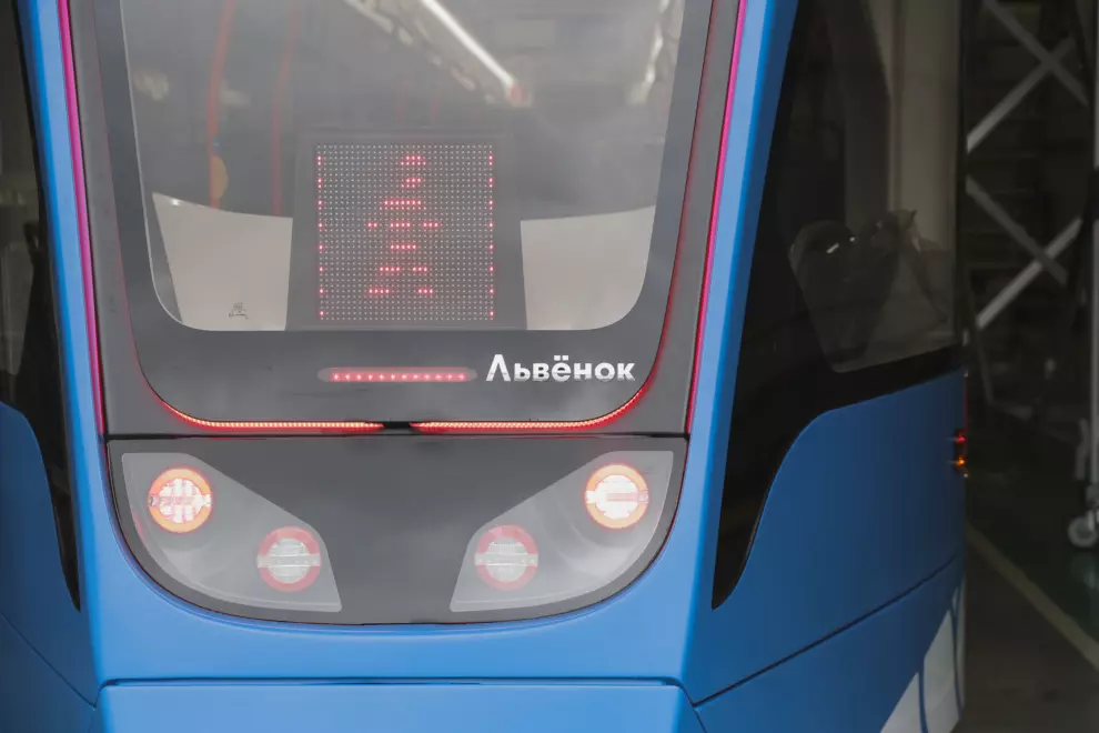 Город получил все 111 современных низкопольных трамваев 