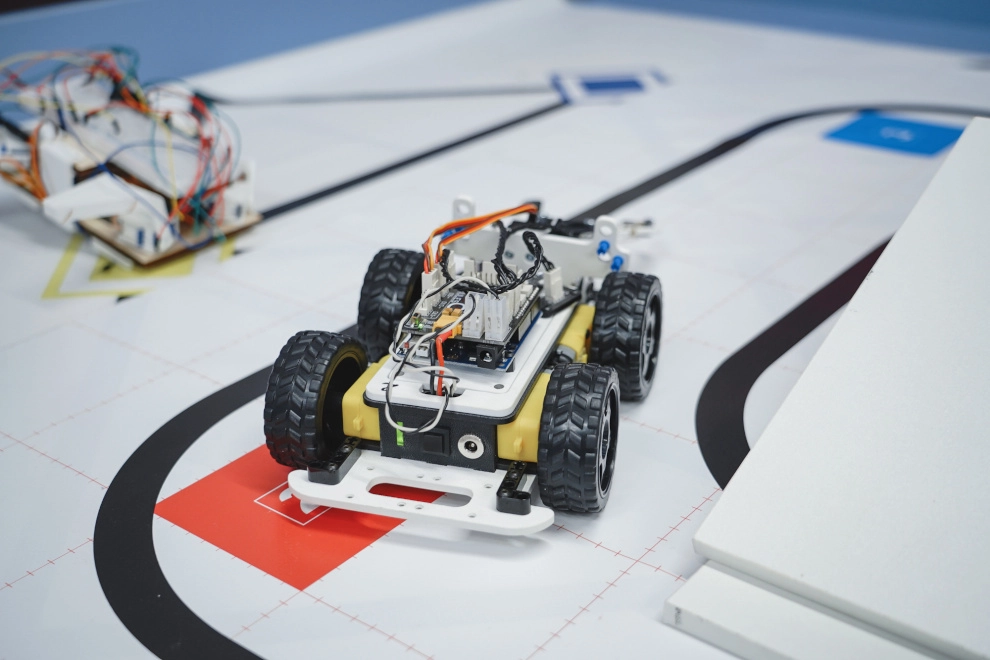 Команда учеников  лицея №244 завоевала главную награду на соревнованиях по робототехнике