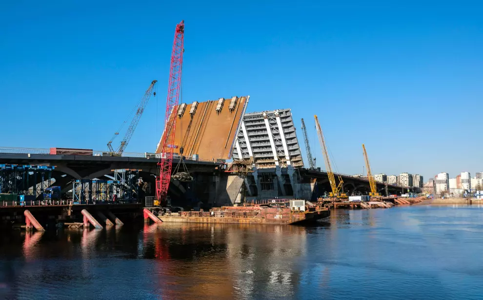 На  Большом Смоленском мосту продолжаются технические разводки