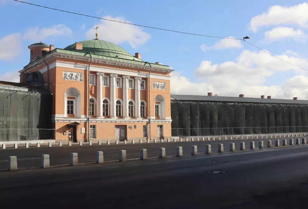 Город выдал разрешение на  реставрацию Конюшенного ведомства