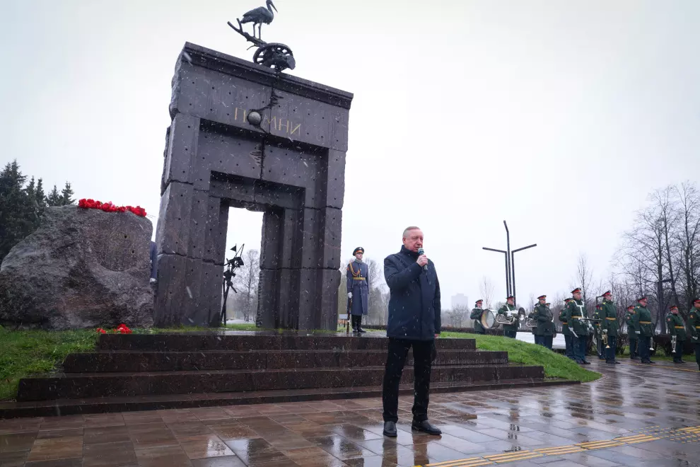 Александр Беглов  возложил цветы к памятнику «Жертвам радиационных аварий и катастроф» 