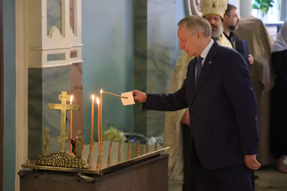 Александр Беглов  возложил цветы к Медному всаднику на Сенатской площади