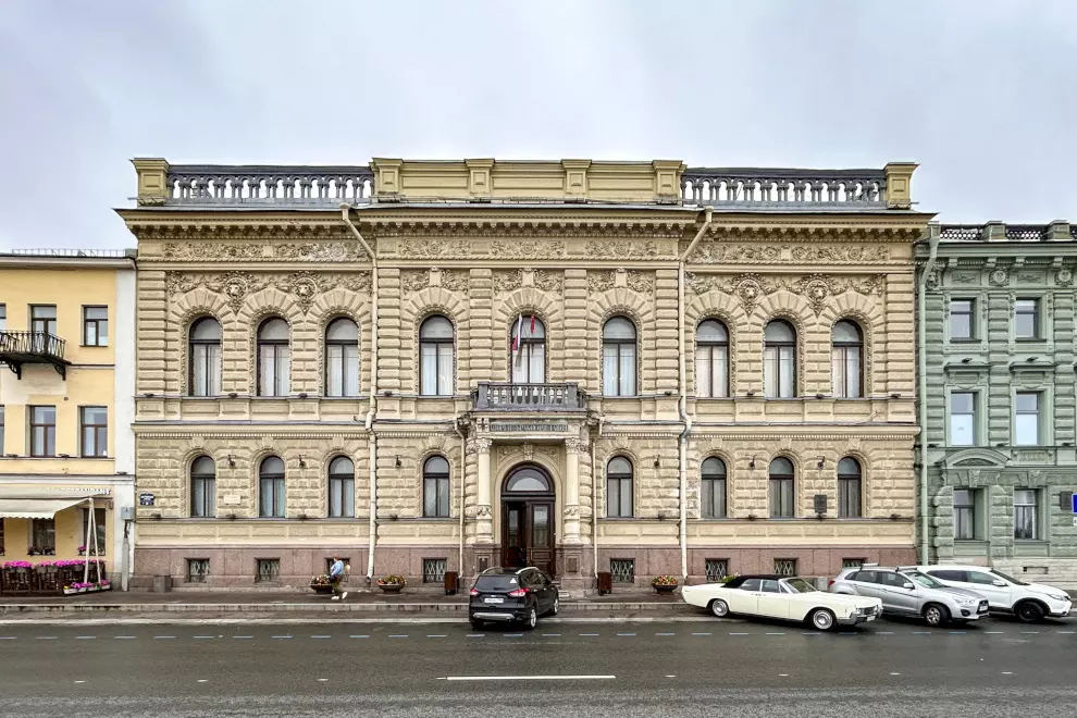 Завершён ремонт кровли особняка Павла фон Дервиза 