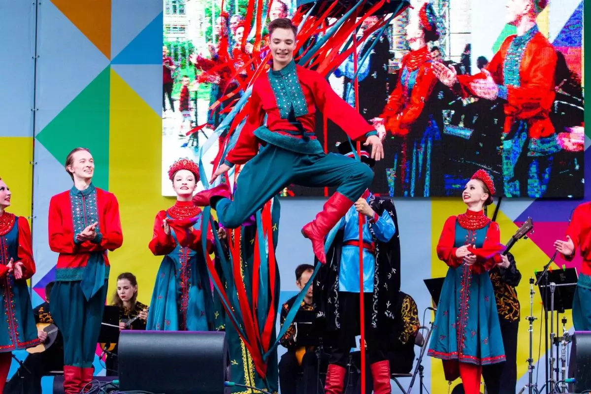 Стартует VI Уличный Андреевский фестиваль «Русское чудо»