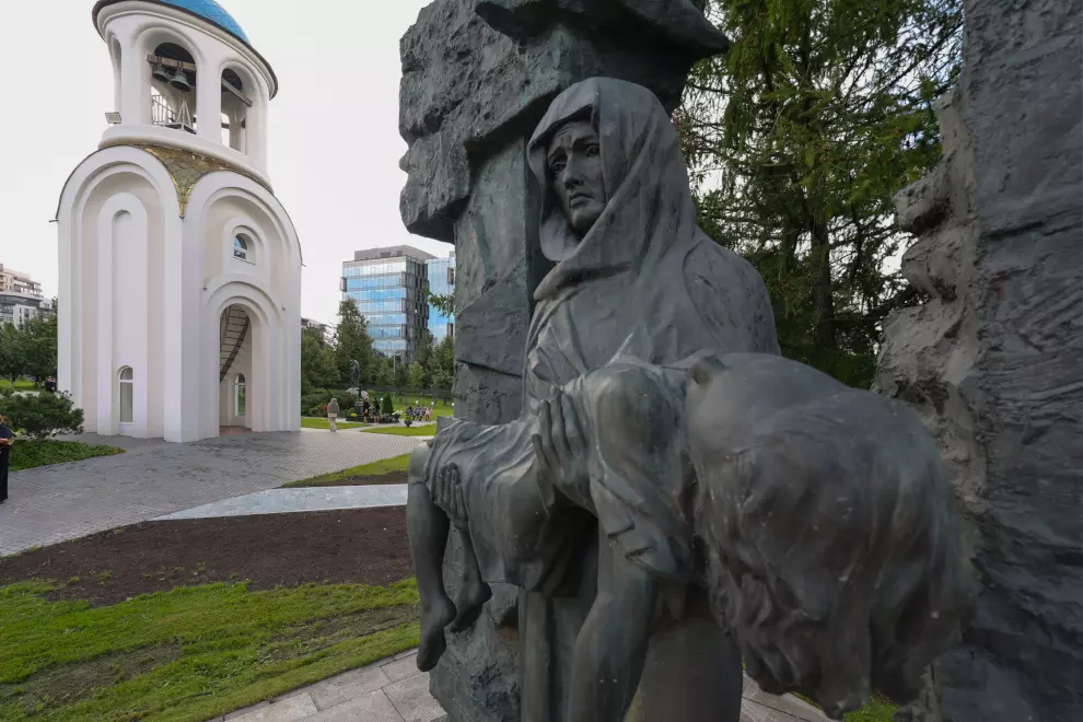Александр Беглов побывал на  кладбище «Город ангелов» 